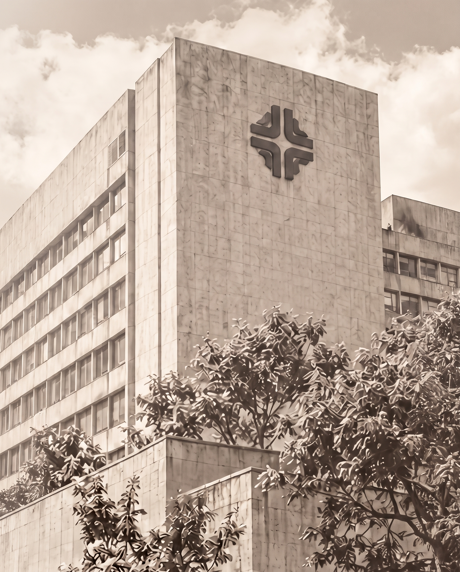 Prédio do Hospital de Clínicas de Porto Alegre em tom sépia